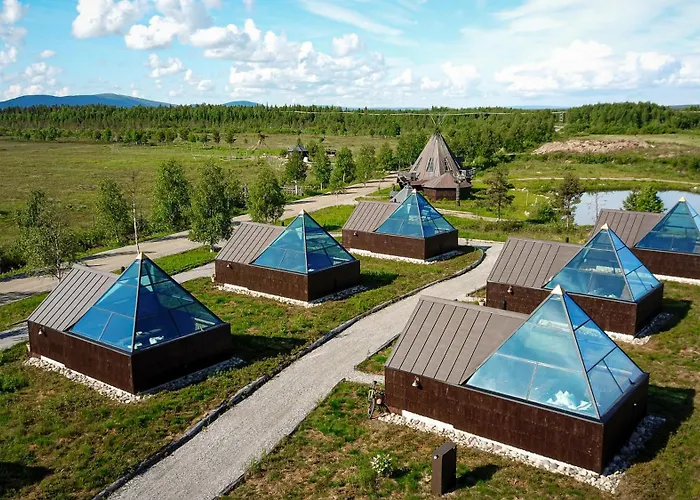 Aurora Pyramid Glass Igloos