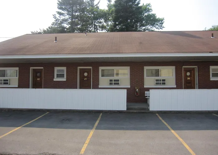 Pinecrest Motel Clinton