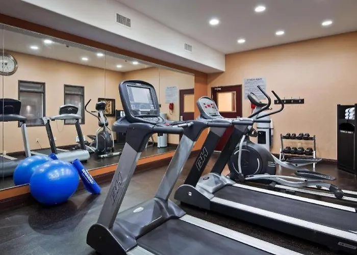 Best Western Plus Kc Speedway Inn & Suites