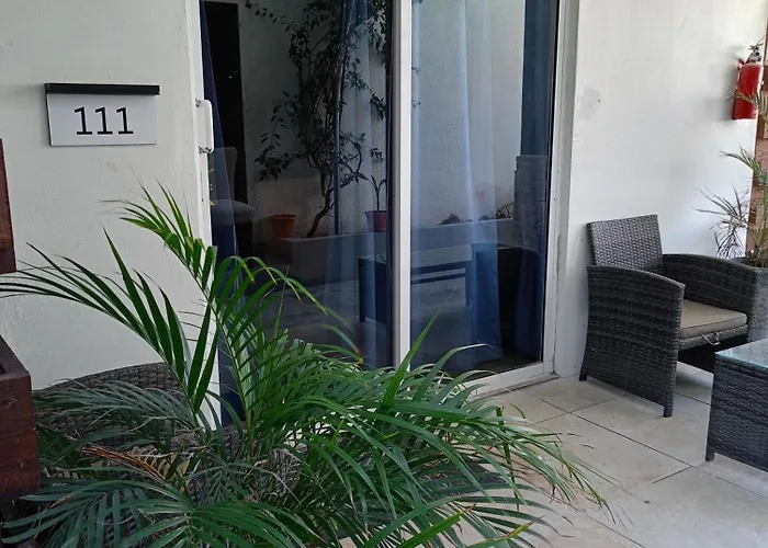 Barefoot Caye Caulker Hotel