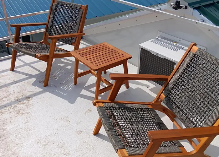 Aqua Lodges At Hurricane Hole Marina