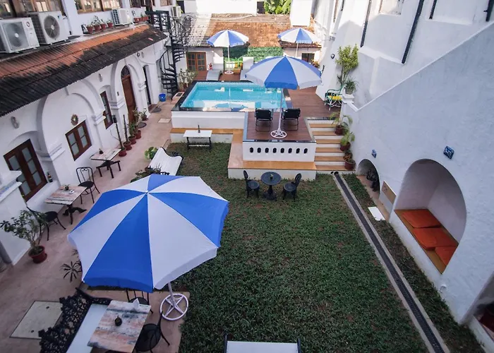 Old Courtyard Hotel