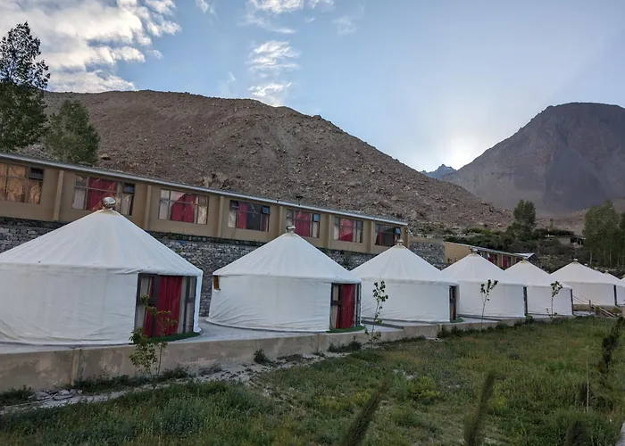 Apex Hotels And Resorts Hussaini