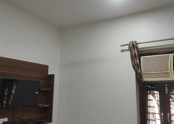 Hotel O V S