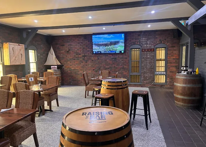 The Club Hotel Collie