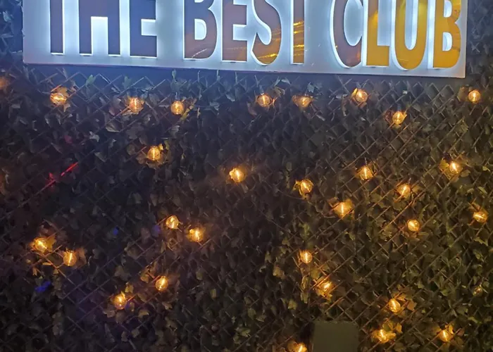 Tour Eiffel Hotel Benin