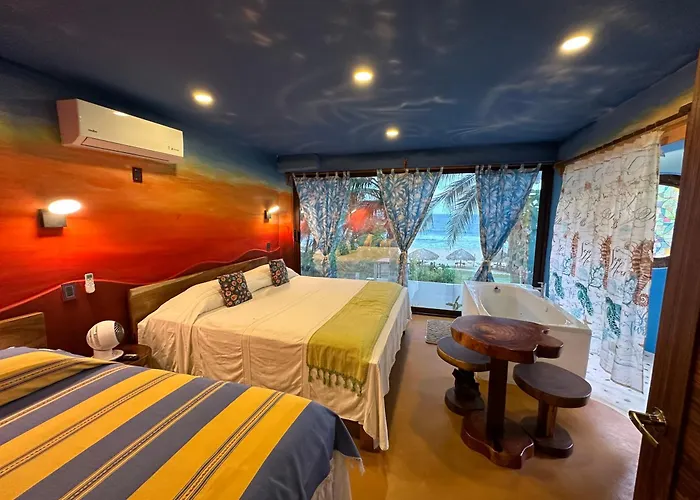 Beachfront Paradise Boutique Hotel - Alebrijes Jacuzzi Suits