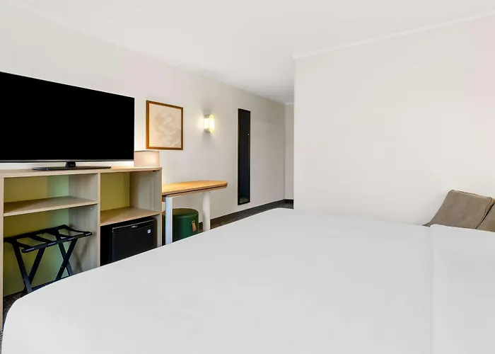 Spark By Hilton Daleville Roanoke North