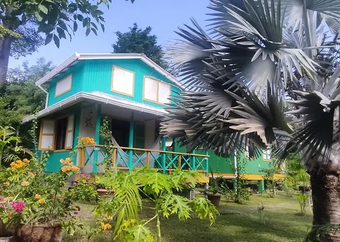 Hotel Yellow Home Providencia Isla