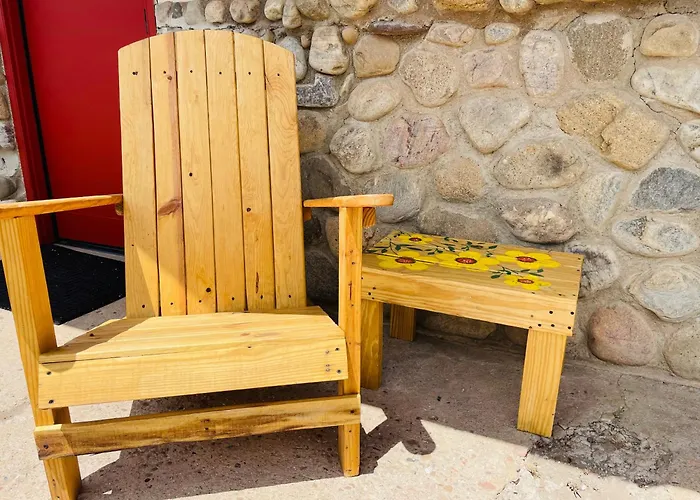 Historic Mora Inn & Rv Park