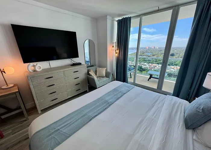 Balcony Ocean Views - Pool, Gym, Wi-Fi & Parking