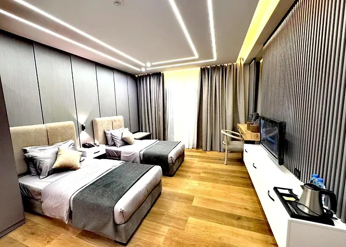 Queens Suite Hotel