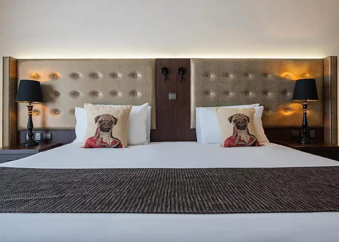 Ax The Victoria Hotel
