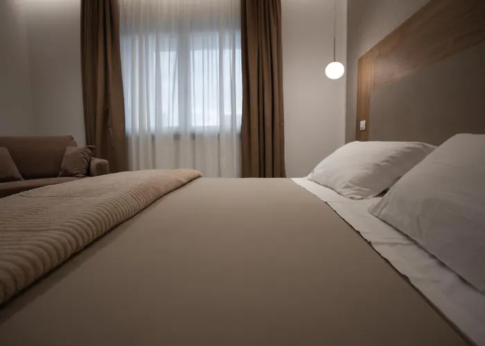 Alexander House Hotel