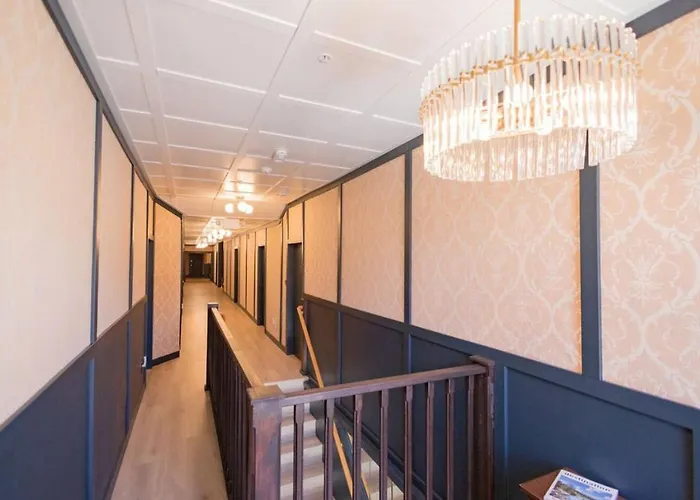 Speakeasy Suites Sleeps 18