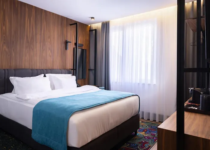 Hotel Square By Margo