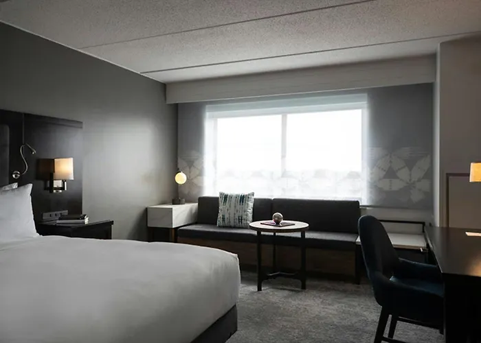 The Baronette Renaissance Detroit-Novi Hotel