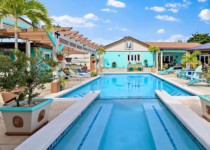 New Luxe Caribbean Cottage In The Bahamas With Canal Access!