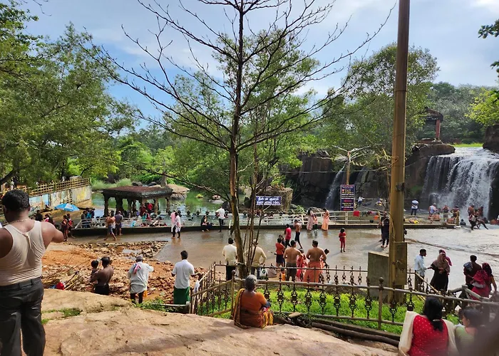 Falls Regency