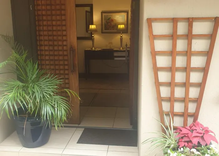 125 On Van Buuren Road Guest House