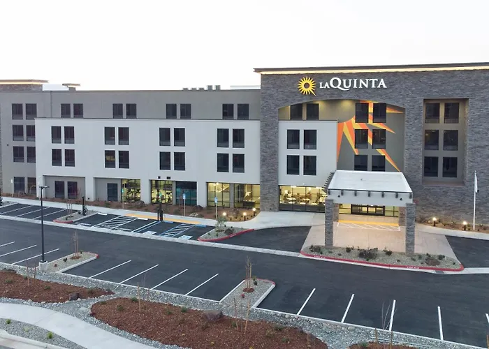 La Quinta Inn And Suites By Wyndham Lincoln
