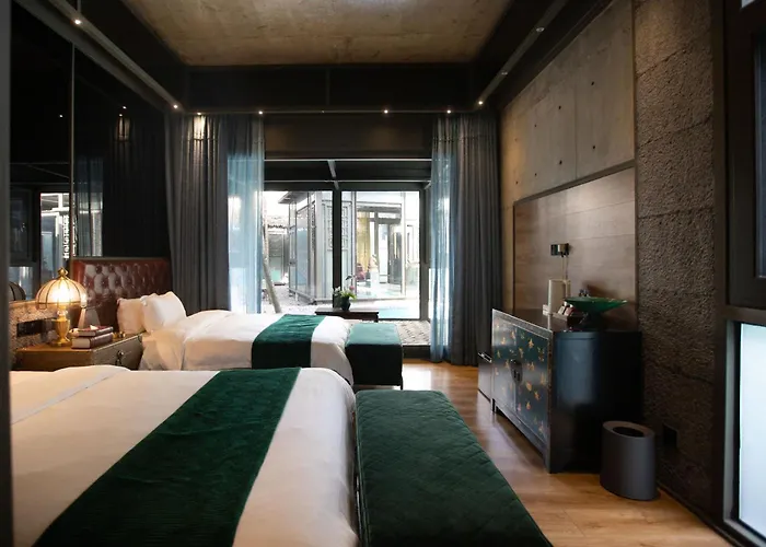Sanya Yalong Bay Danqiu Castle Manor Hotel