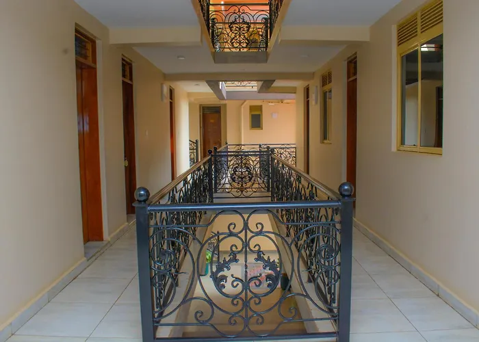 Kanye Bridge Hotel Jinja