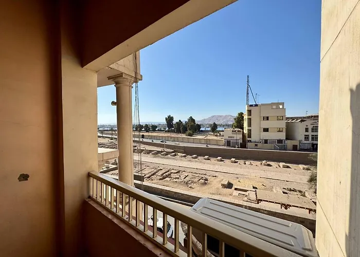 Queens Valley Hotel