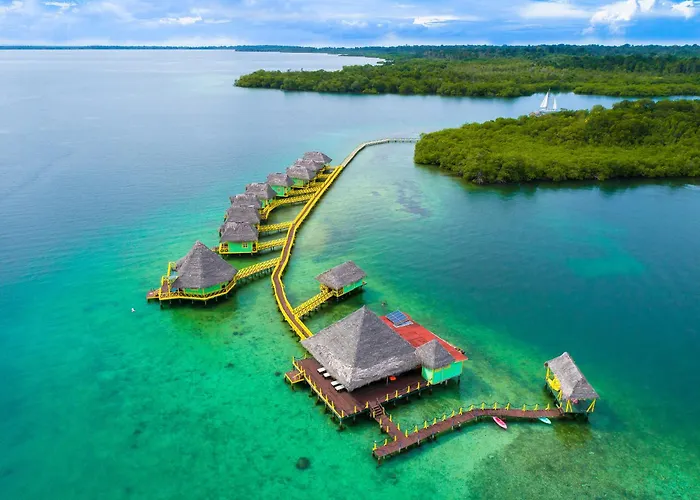 Punta Caracol Acqua Lodge
