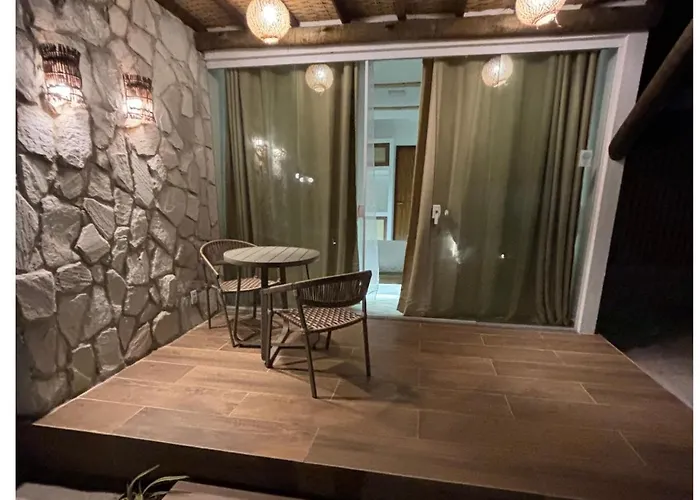 Villa Canoe Hotel