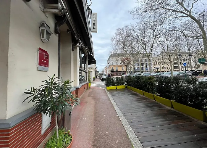 Hotel Paris Vesinet-Logishotels Et Domaine Evenementiel