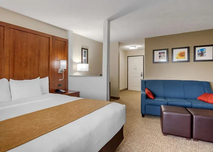 Comfort Suites Speedway - Kansas City