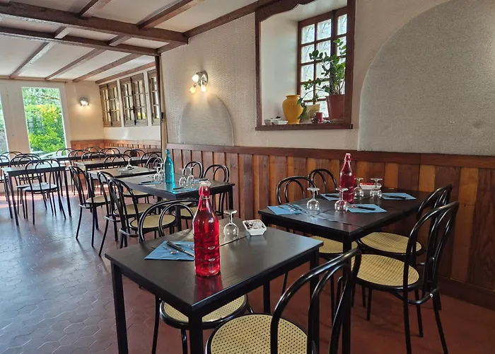 Logis Hotel Restaurant L'Oustal