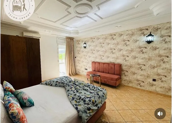 Hotel Merry