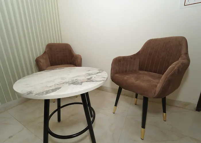Hotel Chandigarh Heights - Airport Road Manali Highway Transit Hotel
