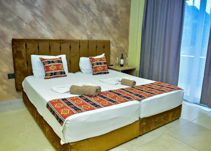 Te Bujtina Hotel- Cozy Stay With Traditional Breakfast Near Beach