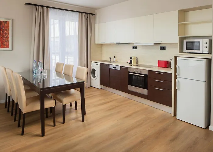 Escala Hotel & Suites
