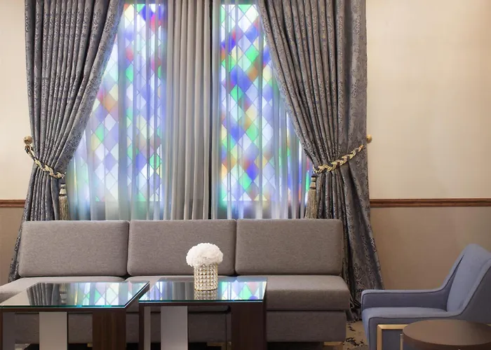 Hotel Royer Urbana Champaign, Tapestry Collection By Hilton