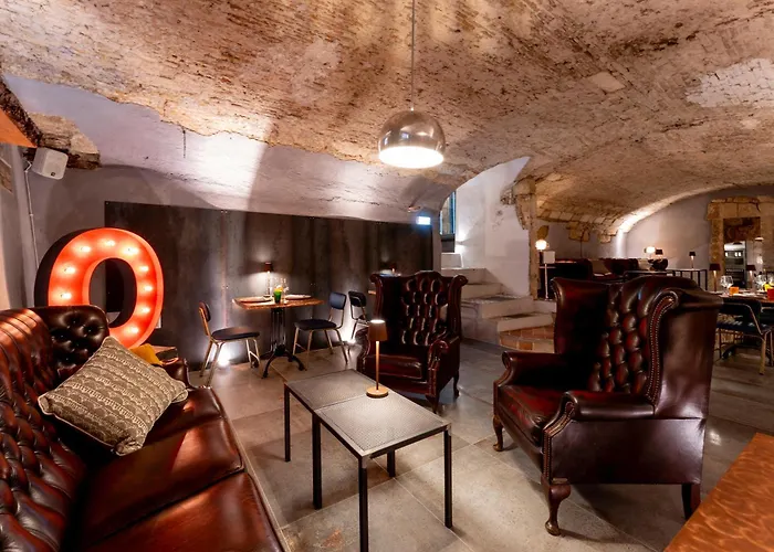 Hotel D H Lawrence