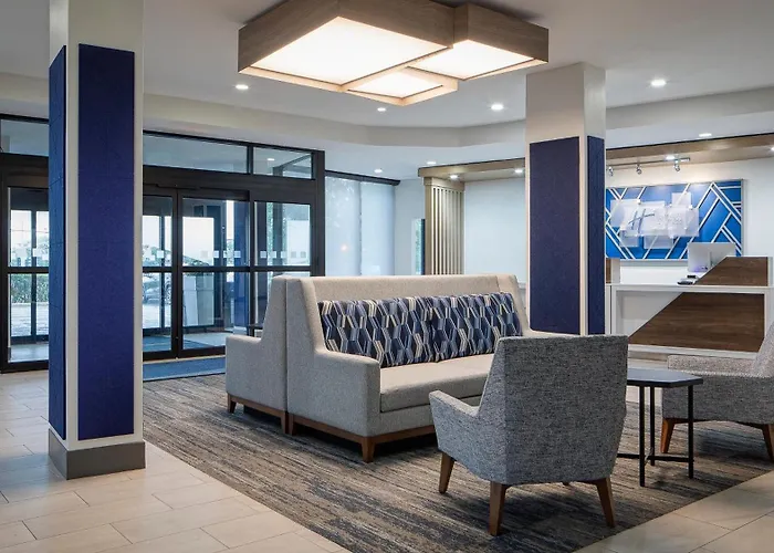 Holiday Inn Express Dallas Market Center By Ihg