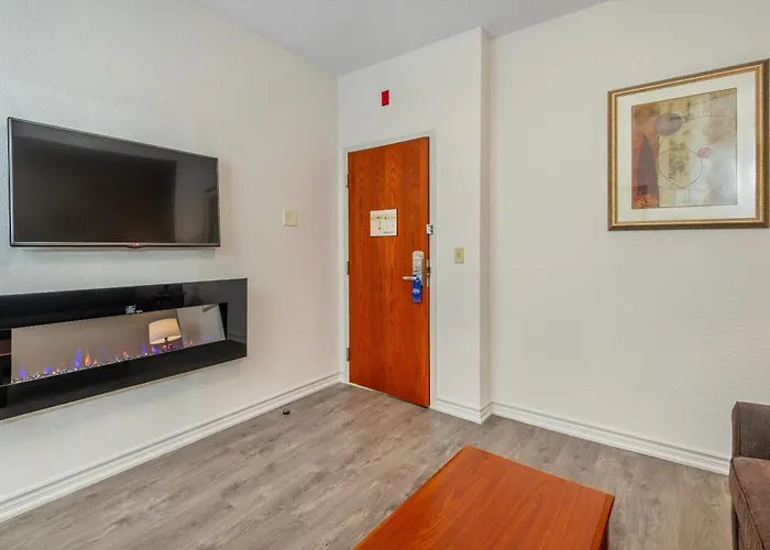 Comfort Inn & Suites Thousand Islands Harbour District