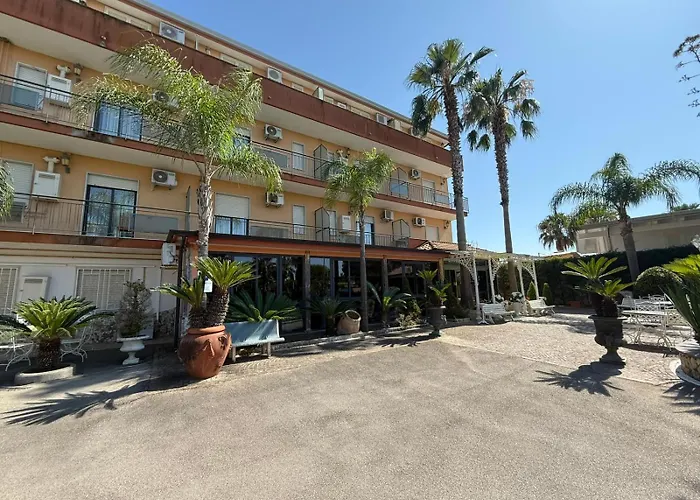 Hotel Happy Days