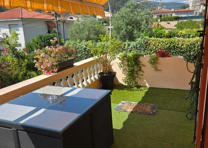 2 Chambres paisibles à La Trinité proche de Nice 15 mn, Monaco 20 mn et l'Italie 30 mn et aussi 2 Studios dans le même établissement