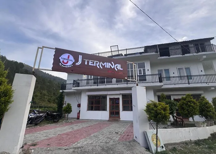 J Terminal Hotel & Cafe