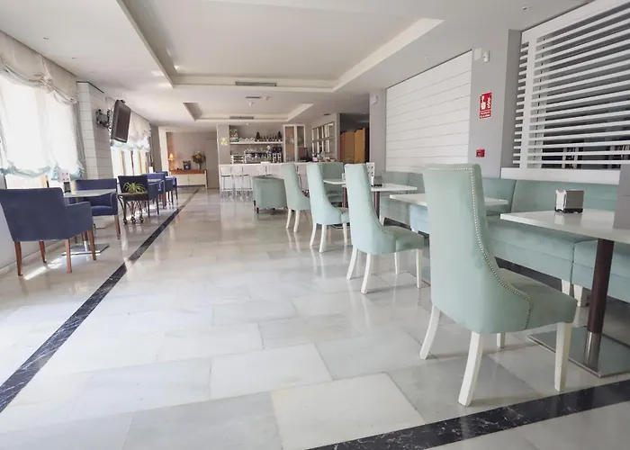 Hotel Oasis Con Parking Incluido