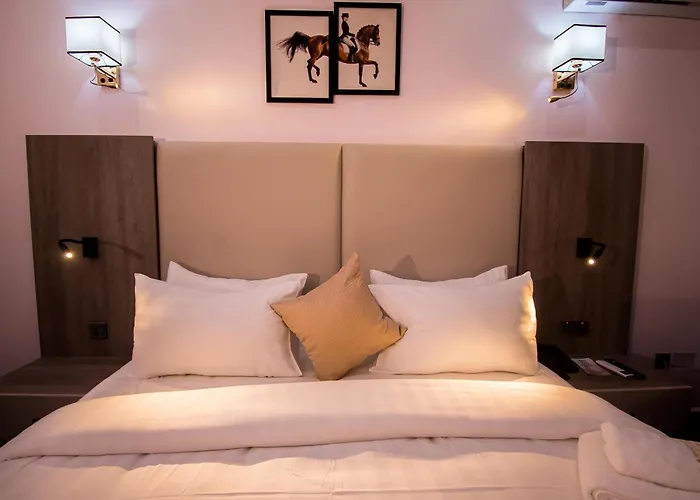 Marchforte Courtyard Hotel & Suites