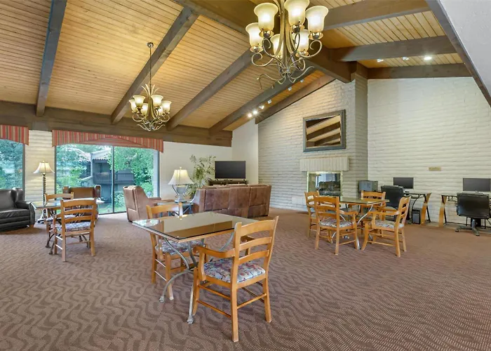 Best Western Plus Arroyo Roble Hotel&Creekside Villas