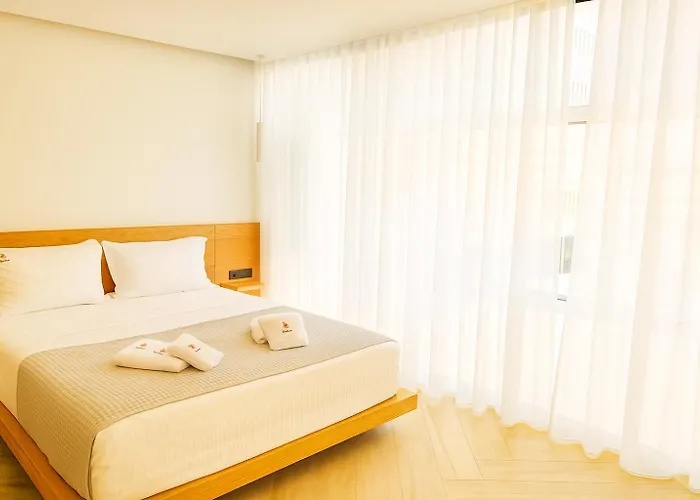 Triple A - Chic & Elegant By The Market - Free Parking!
