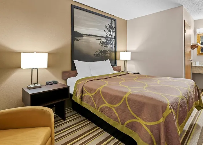 Super 8 By Wyndham Blue Earth