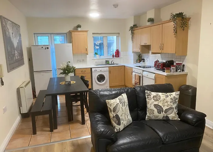 Excellent Central Location Apt 2 R2